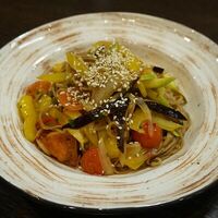 Лапша соба с овощами и сладким чили в Семейное
