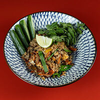 Жареный рис с овощами и арахисомв Pong