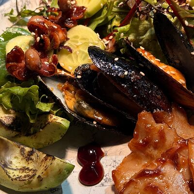 Салат с морепродуктами в Парус по цене 990 ₽