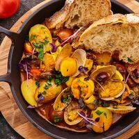 Адриатические морепродукты в соусе из томатов с оливками в Fatto a mano