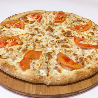 Пицца Чесночный цыпленок в Иван Pizza по цене 635 ₽