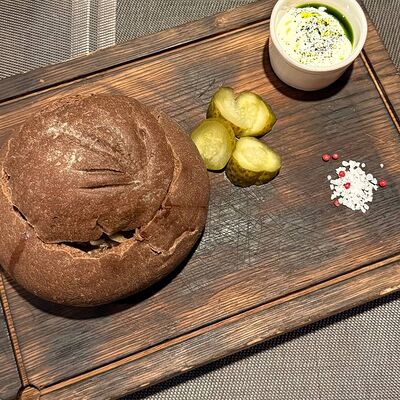 Томлёная лосятина в черёмуховом хлебе в Веранда по цене 1390 ₽