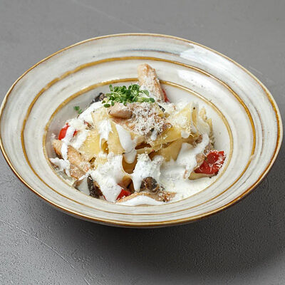 Сливочная паста с курицей и шампиньонами в Диккенс по цене 590 ₽