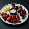 Ассорти из острых крыльев и крыльев барбекю в Mesto Sushi & Grill по цене 790