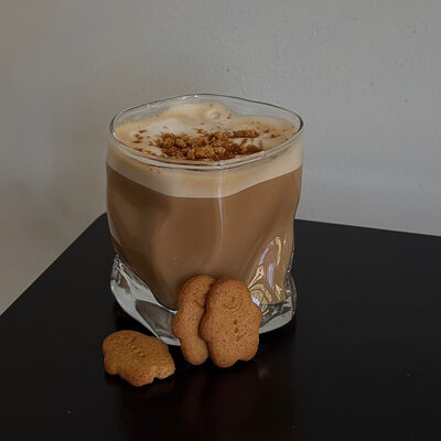 Латте имбирный пряник в Grey coffee по цене 350 ₽