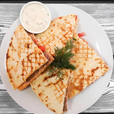 Скепасти с мясом в Гиро-пицца по цене 440 ₽