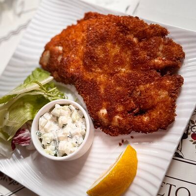 Шницель куриный с соусом Тартарв Keto & Kote Грузинская кухня по цене 558 ₽