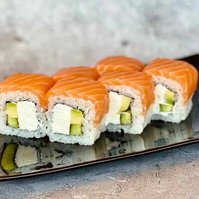 Филадельфия огурец и авокадо в Икура Экспресс по цене 550 ₽