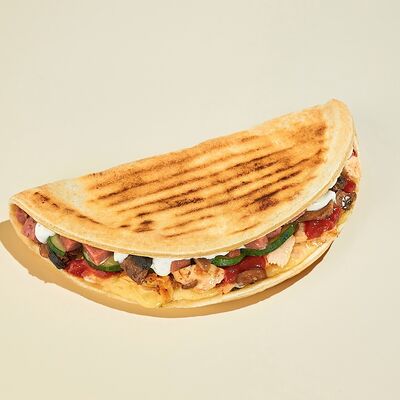 Закрытая Пицца Сборная в Shaurma City по цене 472 ₽