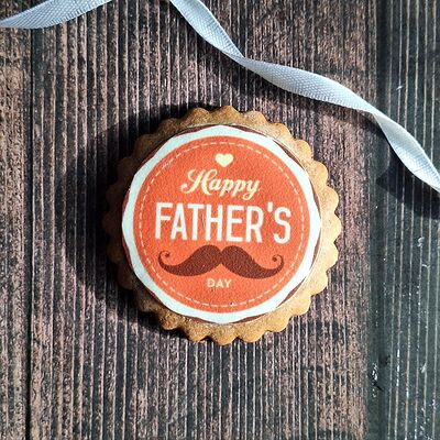 Пряник табличка красная Happy Father's Day в Marys Cakes по цене 190 ₽