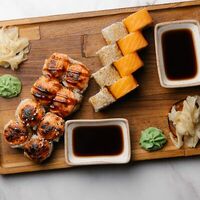 Ассорти роллов в Luna lounge