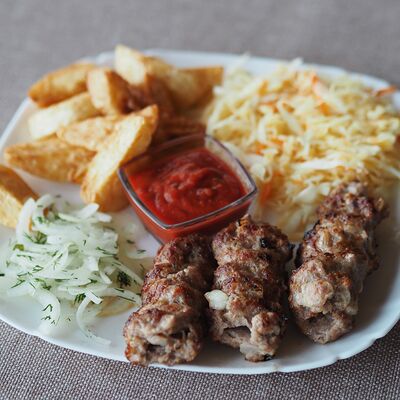 Люля-кебаб из свинины с гарниром в Welcome по цене 640 ₽