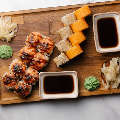 Ассорти роллов в Luna lounge по цене 1149 ₽