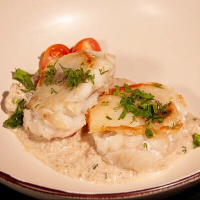 Треска в сливочно-грибном соусе в Avenue Food 87 по цене 490 ₽