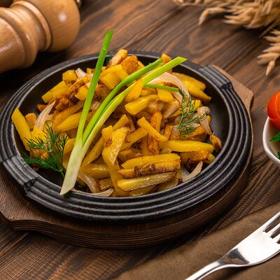 Жареный картофель со шкварками из домашнего сала и боровиками в Абрамовъ по цене 1260 ₽