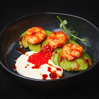 Авокадо с креветками и красной икрой в Кабуки по цене 660