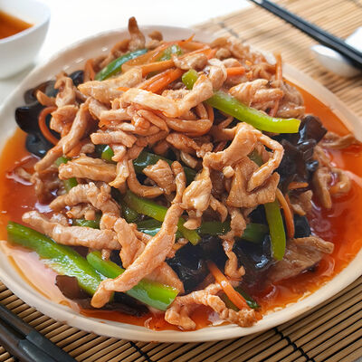 Свинина соломкой в кисло-сладком соусе в Wai Mai по цене 610 ₽