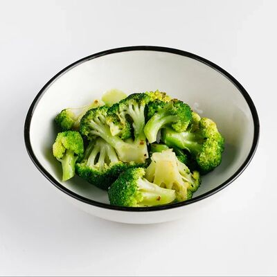 Брокколи с чесночным маслом в Гости по цене 260 ₽