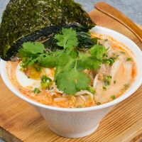 Том ям рамен с курицей в Japan Corner