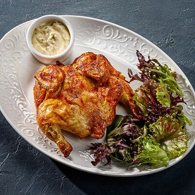 Цыпленок табака с легким салатом в Этажи по цене 990 ₽