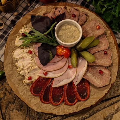 Ассорти мясных закусок в Мзиани по цене 1950 ₽