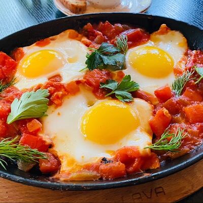 Шакшука с фетой и гренкамив Терраса по цене 790 ₽
