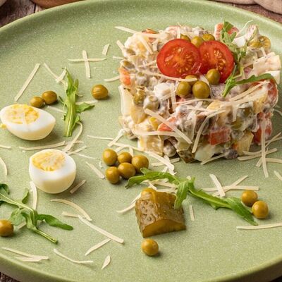 Оливье с курицейв Lariote по цене 770 ₽