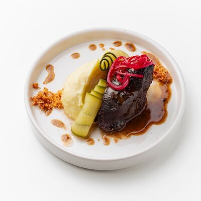 Щечки с картофельным пюре и цукини в Гоген по цене 1270 ₽