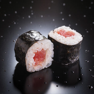 Карай Текка маки хосомаки в Sushi & More по цене 270 ₽