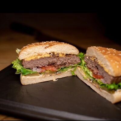 Бургер Говяжий в Taka Bar & Grill по цене 690 ₽