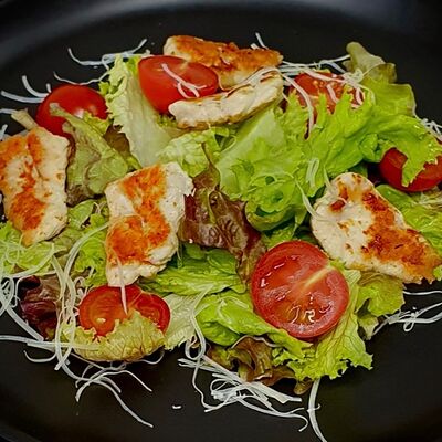 Салат Цезарь с курицей в Hot Pizza по цене 470 ₽