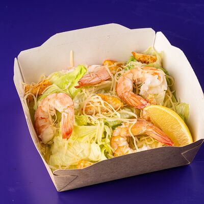 Цезарь с креветкой в Космос бургер по цене 430 ₽