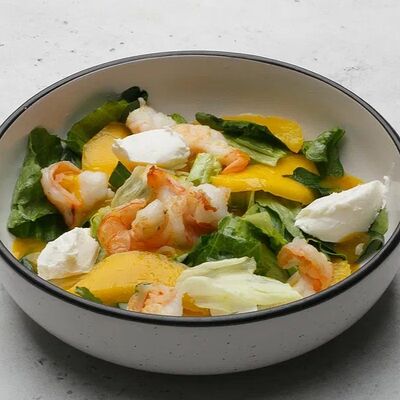 Салат с креветкойв Амстердам по цене 615 ₽