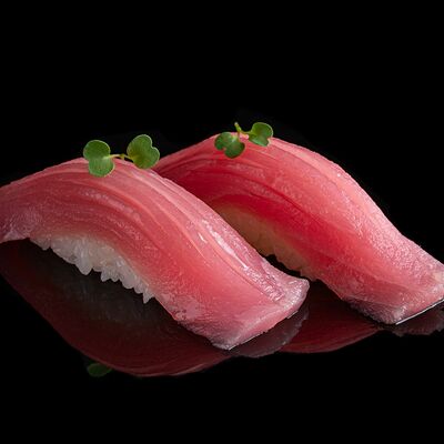 Онигири с тунцом в Lucky fish по цене 110 ₽