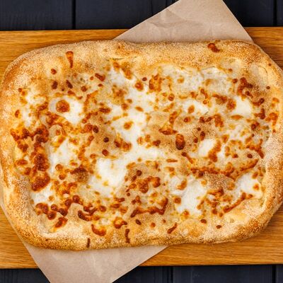 Фокачча с моцареллойв ПИВОВАРНЯ РЕСТОБАР по цене 470 ₽