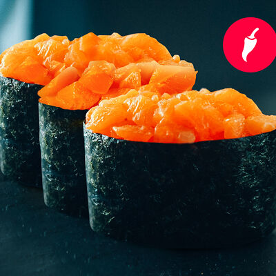 Гункан с лососем (3 шт.) в Hatimaki по цене 588 ₽