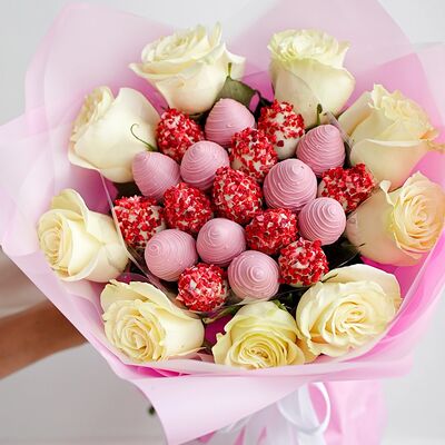 Букет из клубники в шоколаде и белой розой #163 в SOK - клубника в шоколаде по цене 6990 ₽