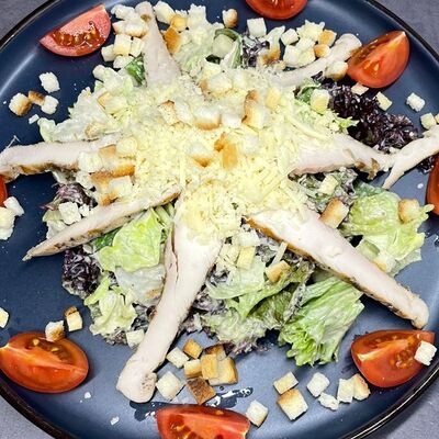 Цезарь с курицей в Лось Лосось по цене 790 ₽