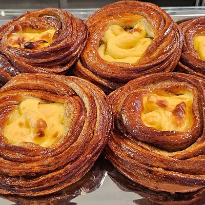 Датская булочка в Сельдерей по цене 320 ₽