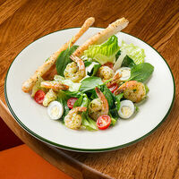 Цезарь с креветками в IL Патио