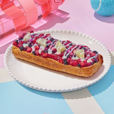 Фруктовая брускетта с черникой и яблоками в Dostaевский по цене 343 ₽