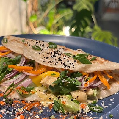 Роти Тика-масала с чеддером и зеленью в Бар Куйбышев по цене 558 ₽