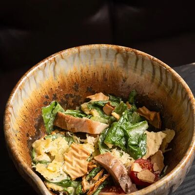 Салат Цезарь с курицей в Beer & Grill по цене 660 ₽