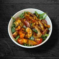 Тёплый салат с креветками в Cheelpizza