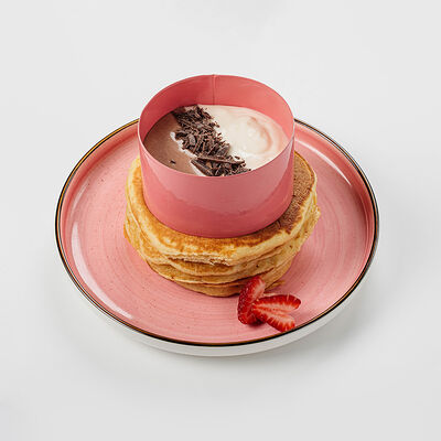 Панкейк с шоколадно-сливочным соусом в Coffee BOOM по цене 2000 ₸