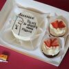Комбо Бенто-торт ну что за красоту мама родила и 2 капкейка с клубникой в Marys Cakes по цене 2290