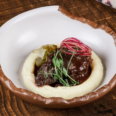 Щечки говяжьи с пюре в TATEV по цене 860 ₽