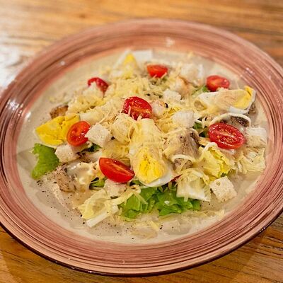 Цезарь с курицей в Liberty по цене 180 ₽