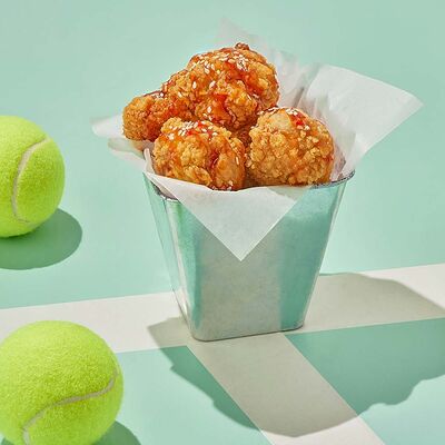 Куриные крылышки в устрично-сладком соусе в Dostaевский по цене 608 ₽