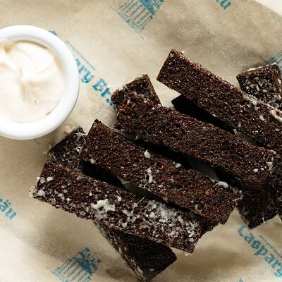 Домашние гренки с чесноком и сыром в CASPARY BRAU по цене 230 ₽